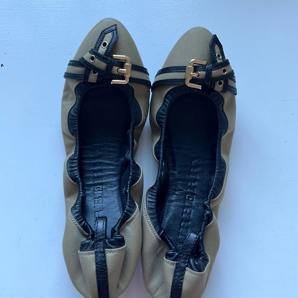 Beautiful, new Burberry flats